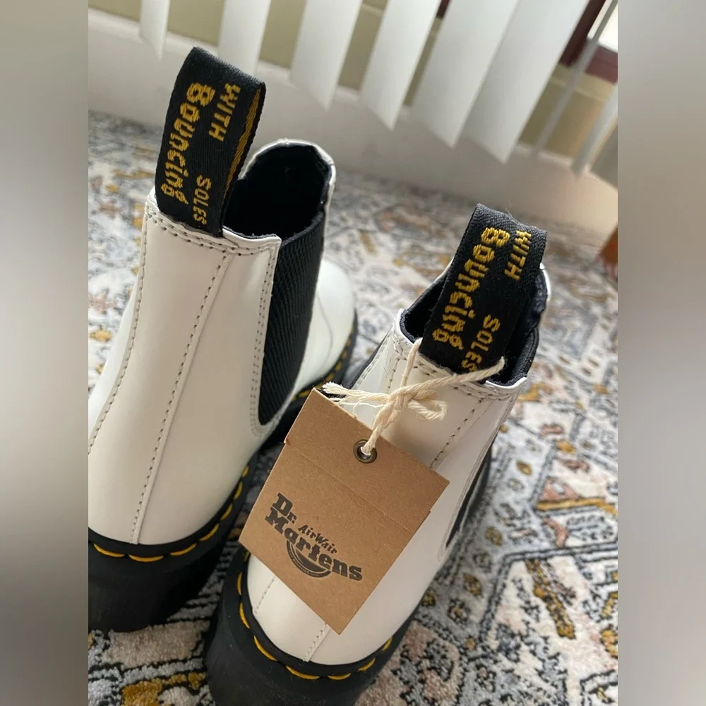 Dr. Martens Unisex 2976 Chelsea Boot - Picture 7 of 11